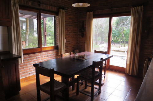 Imagen 12 de 30 de Casa Venta Carilo 5 Ambientes + Dep. Gas Natural A 200 Mts Del Centro A 900 Mts De Playa