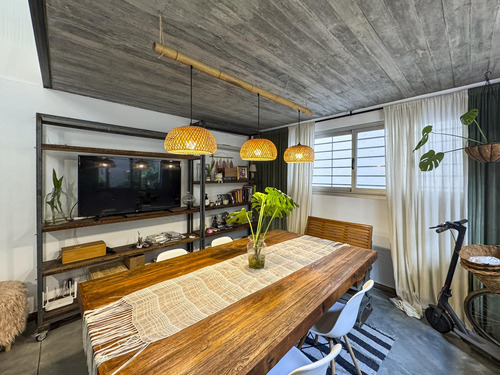 Casa De Pasillo Moderna Con 3 Dormitorios, Patio Y Terraza