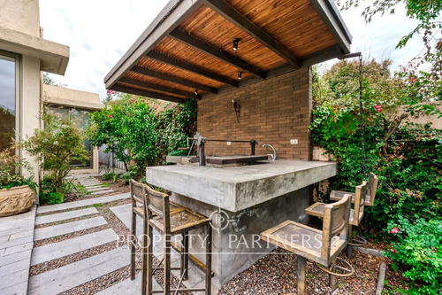 Impecable Casa En Los Bravos Nororiente Con Piscin...