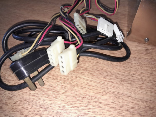 Fuente De Alimentación Computadora Gris (Usado)