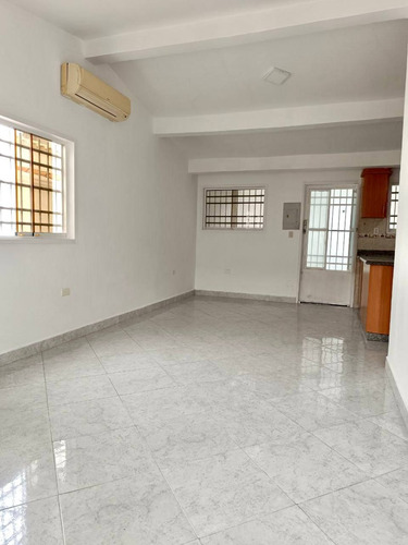 Inmocity Inmobiliaria Vende Casa Urb. La Romana Maracay