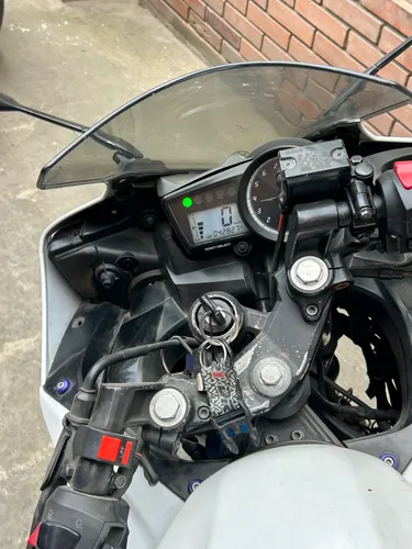 Yamaha R15 V2