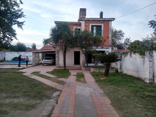 Hermoso Chalet En Venta (735m2) A 8min. Del Centro