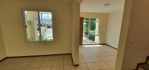 Imagen 4 de 14 de Hermosa Casa En Excelente Ubicacion !!