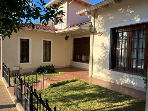 Casa En Venta Reciclada. Con Jardín, Pileta Y Quincho. Tandil