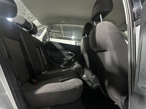 Volkswagen Vento STARTLINE 1.6L L4 105HP TIP