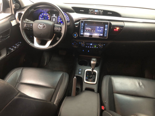 Toyota Hilux 2.7 Srv Cab. Dupla 4x4 Flex Aut. 4p Gasolina e álcool