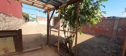 Casa En Venta De 2 Dorm. Central, Buen Terreno,