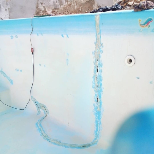 Imagem 1 de 4 de Manutenção Com Fibra De Vidro Impermeabilização E Calhas Etc