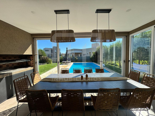 Casa En Venta En San Ferlipe Canning Village, Ezeiza