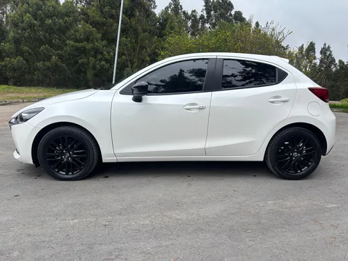 Mazda 2 Carbón edition