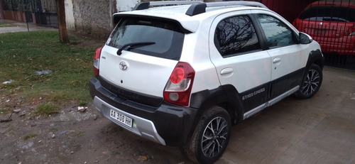 Toyota Etios 1.5 Cross 2015