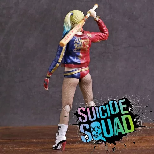 Encontre Boneca Arlequina Harley Quinn Esquadrão Suicida Articulada -  Dangos Importados - Sua Loja de Importados no Brasil!