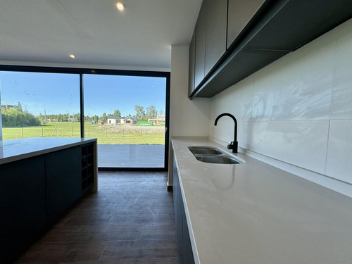 Colonia - Venta Casa De 3 Dormitorios Con Excelente Vista