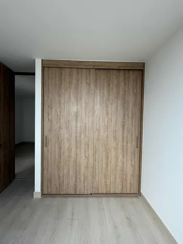 3 Habitaciones, 2 Baños, 2 Parqueaderos, 2 Balcones, 92m2.