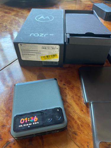 Motorola Razr 40 Gris Mate 256 Gb 8 Gb Ram Igual A Nuevo Gris (Usado)