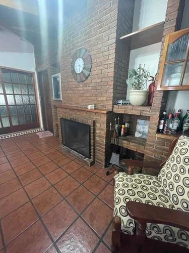 Venta - Casa En Esquina En Monte Grande!