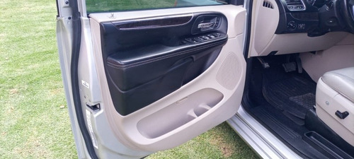 Imagen 15 de 15 de Chrysler Town & Country 2011 3.6 Touring Mt