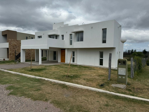 Casa En Venta En Barrio Privado Villantonio