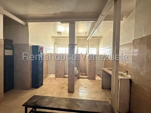 César Bullones Vende Amplio Galpón En Zona Industrial Ii, Lara 25-8639