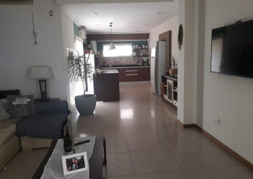 Imagen 2 de 10 de Casa Cuatro Dormitorios Con Piscina