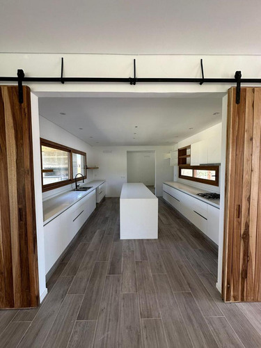 Casa En Venta - 4 Dormitorios 5 Baños - Cocheras - 387mts2 - El Milord, Pilar