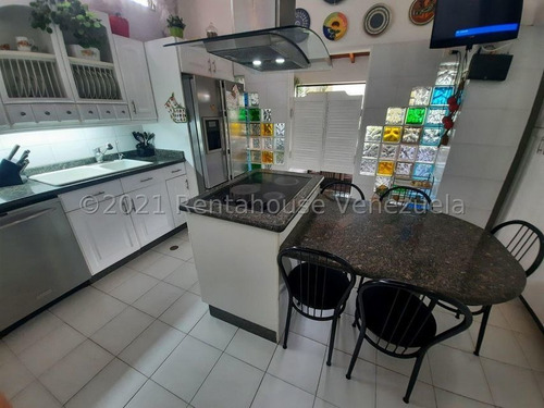 Imagen 6 de 13 de Casa Venta La Tahona Mls #22-377 Bello Townhouse De 4 Habitaciones Con Aires Split, Habitación Principal Con Vestier Y Baño, Un Área De Gimnasio, Mas Hab. De Servicio Con Baño
