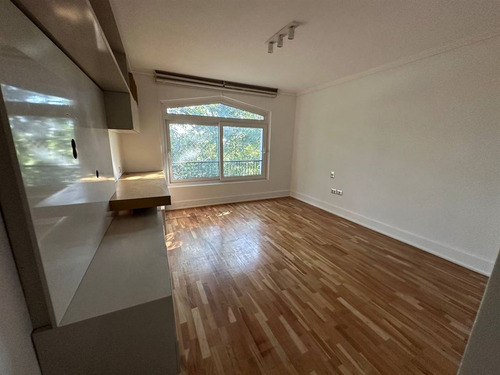 Dúplex Remodelado En Elegante Condominio/estoril