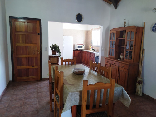 Vende Casa 3 Ambientes + 2 Locales Av Acapulco Santa Clara