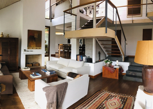 Casa En Arriendo De 6 Dorm. En Lo Barnechea