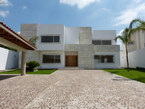 Se Renta Hermosa Residencia En Juriquilla, La Rica, Villas D
