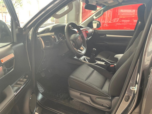 Imagen 11 de 13 de Toyota Hilux 4x2 Dx 2.4 Tdi 6mt