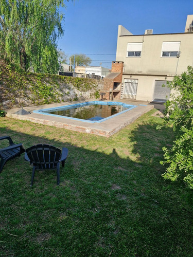 Casa En Venta Con Pileta En Rojas