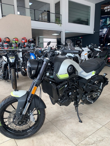 Imagen 4 de 15 de Benelli Leoncino 250