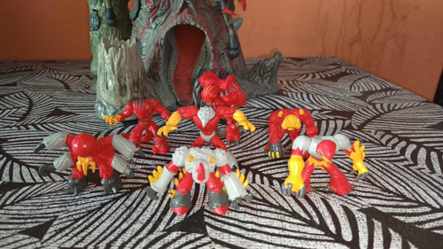 Imagen 2 de 4 de Muñeco Gormiti Pueblo Del Volcán + Playset