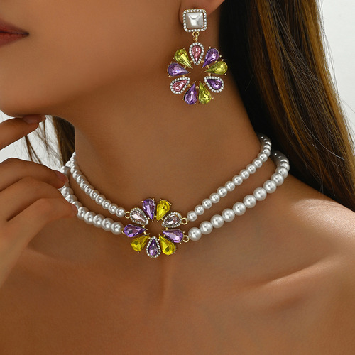 Conjunto De Collar Y Pendientes Con Diseño Floral