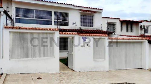 Se Vende Casa En Urbanización Santa Inés Av. La Guayana,