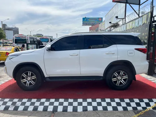 Toyota Fortuner Sw4 2.4 At