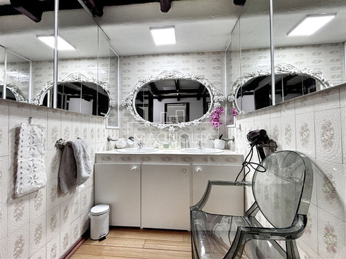 Casa En Arriendo De 6d/4b En Las Condes