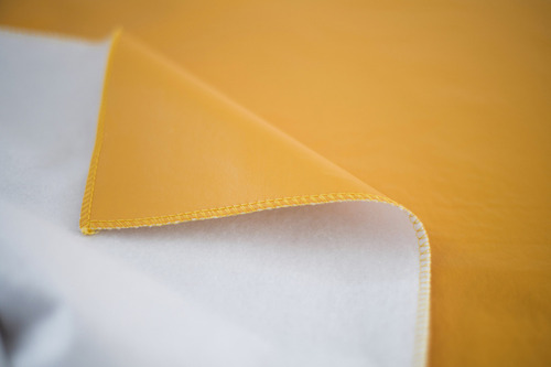 Mantel Cuerina Impermeable Cuadrado 1.40x1.40 Ecocuero Color Maiz Liso