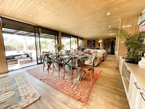 Casa En Arriendo De 5 Dorm. En Cond El Algarrobal