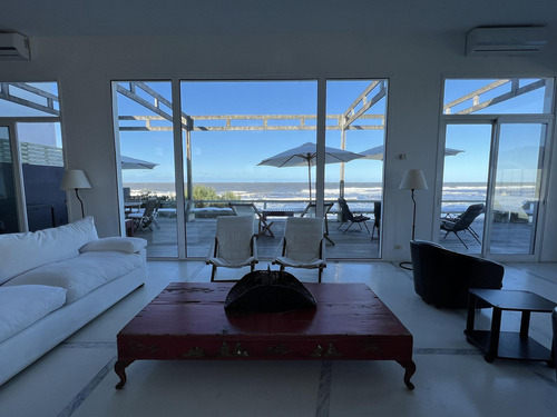 Casa En La Playa Primera Linea Del Mar. La Barra Punta Del Este.