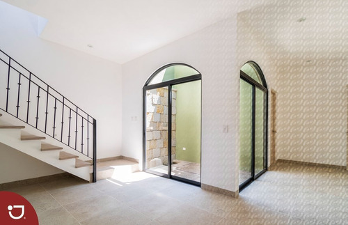Imagen 5 de 30 de Casa A La Venta En Clúster Residencial De San Miguel De Alle