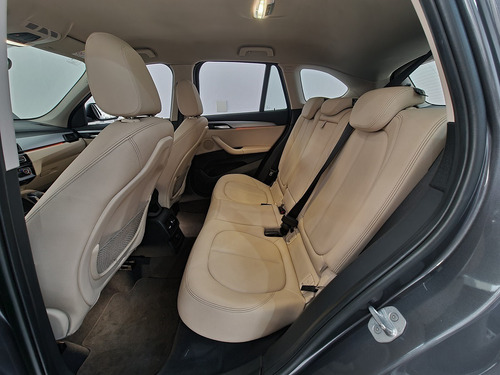 Imagem 12 de 15 de Bmw X1 2.0 Turbo Active Flex 2018 Cinza Interior Caramelo