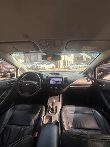 Kia CERATO PRO 1.6l Mecánico
