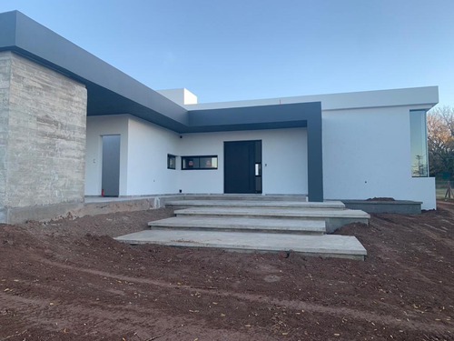 Imagen 2 de 13 de Casa En Venta De Tres Dormitorios, Barrio Cerrado El Bosque, Zona Norte, Córdoba