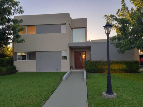 Hermosa Casa Barrio La Horqueta En Canning 3 Dorm En Suite