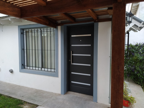 Imagen 14 de 17 de Cabaña Cercana Al Lago; Equipada Para 5 Personas; Con Aire Acondicionado; Cuenta Con Parrilla; Pérgola; Cochera Y Pelopincho En Un Predio Exclusivo Y Cerrado Alquiler Por Dia; Semana; O Mes .