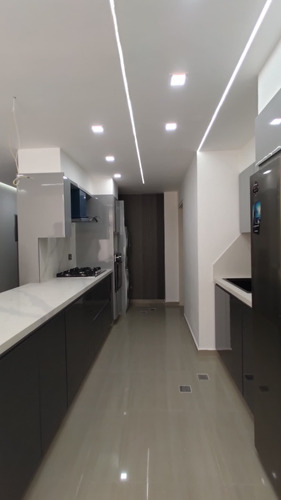 Se Alquila Apartamento A Estrenar En La Urb. Las Chimeneas, Res Montecarlo. Keivis V
