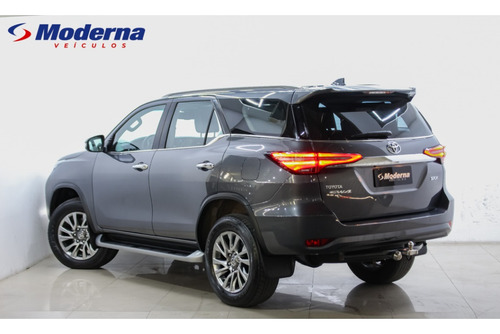 Toyota Hilux SW4 2.8 D-4D TURBO DIESEL SRX 7L 4X4 AUTOMÁTICO